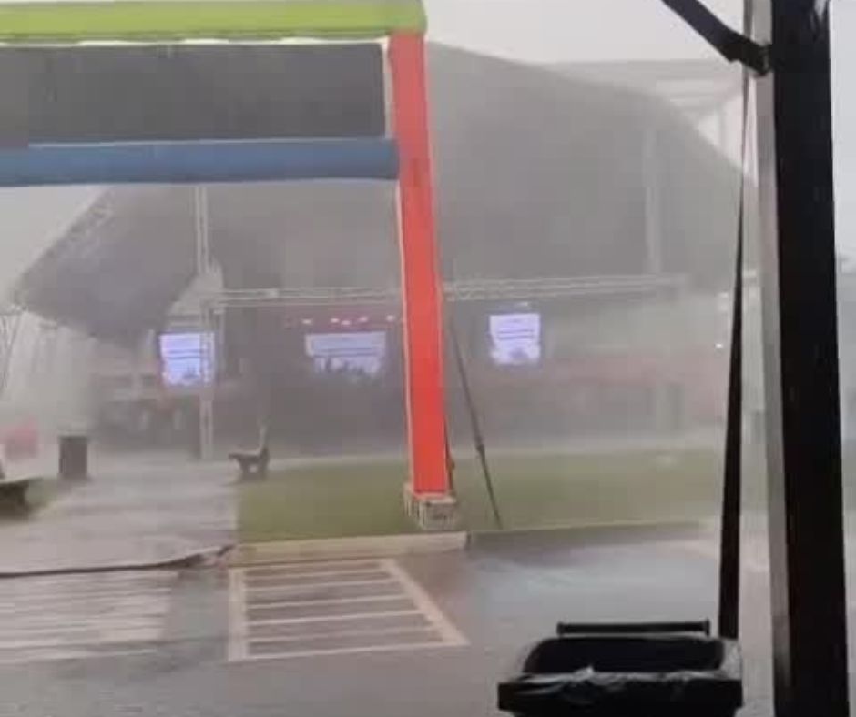 Vídeo: tempestade provoca estragos e deixa feridos durante Carnaval