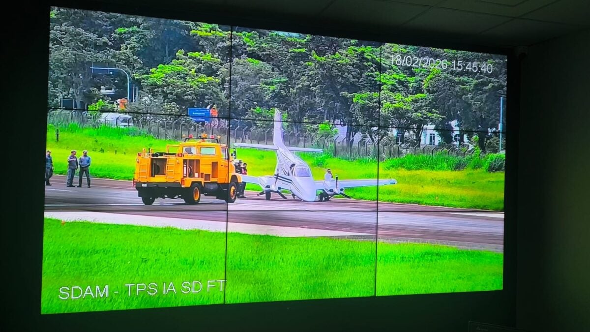 aviao-precisa-fazer-pouso-de-emergencia-apos-colidir-com-passaro-na-decolagem;-veja-video