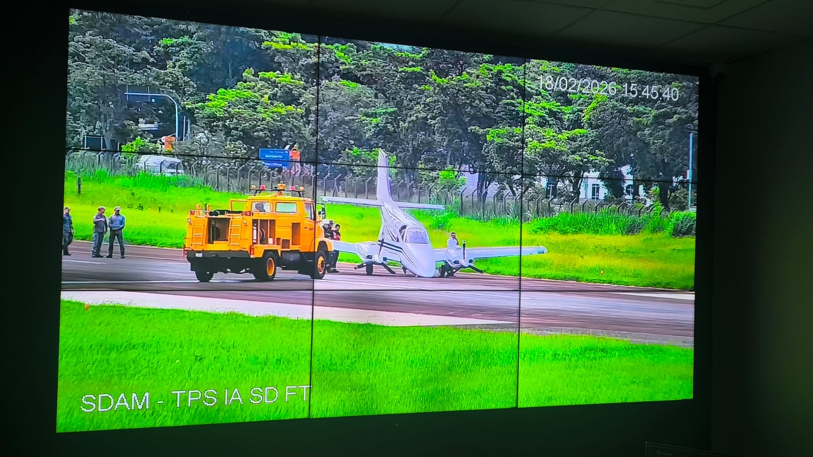 aviao-precisa-fazer-pouso-de-emergencia-apos-colidir-com-passaro-na-decolagem;-veja-video