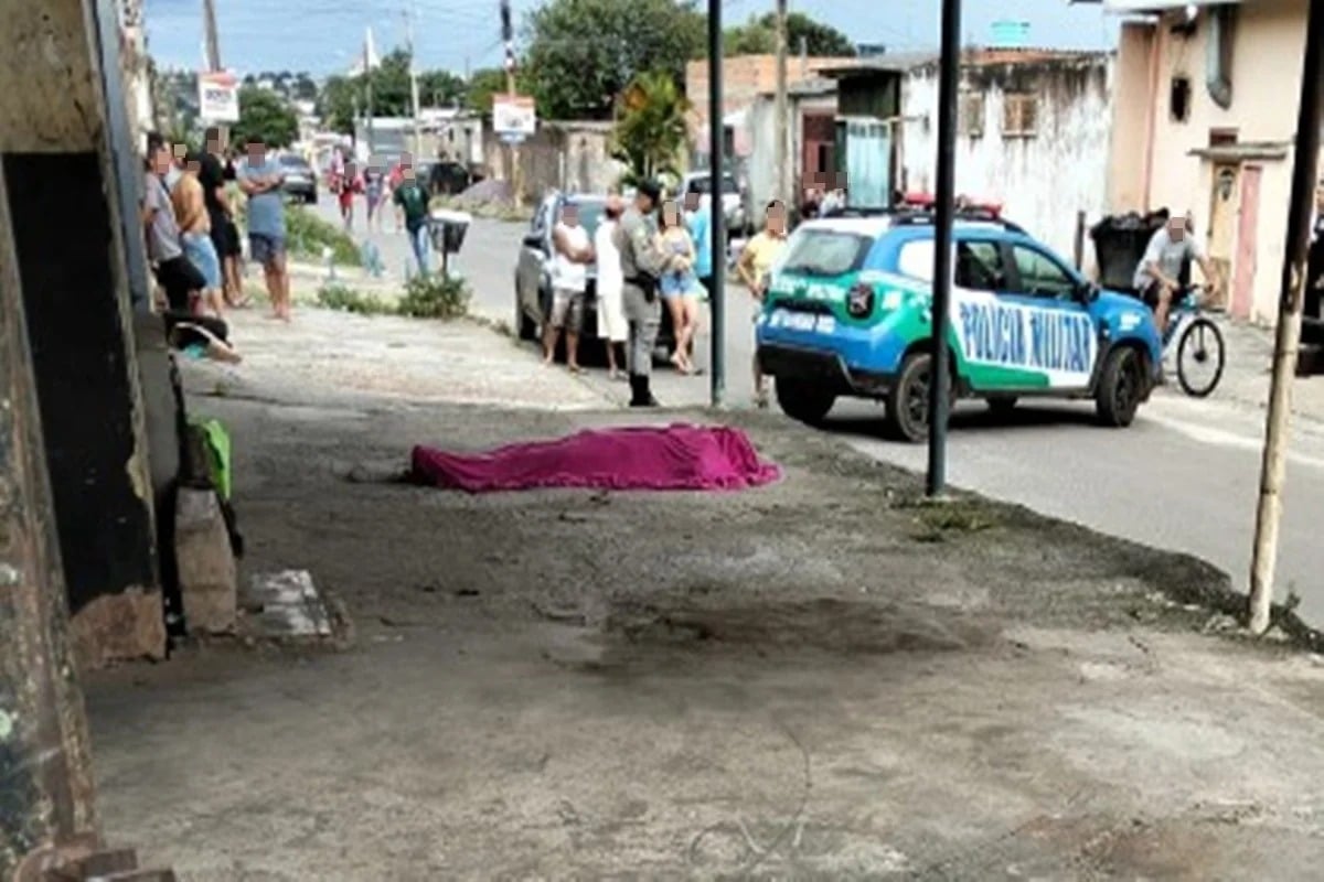 homem-e-executado-a-tiros-em-calcada-de-comercio