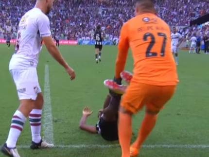 fifa-quer-coibir-cera-com-regra-de-tempo-minimo-fora-de-campo.-entenda!