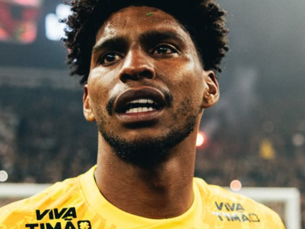 portuguesa-afirma-que-identificou-torcedores-que-praticaram-racismo-contra-hugo-souza