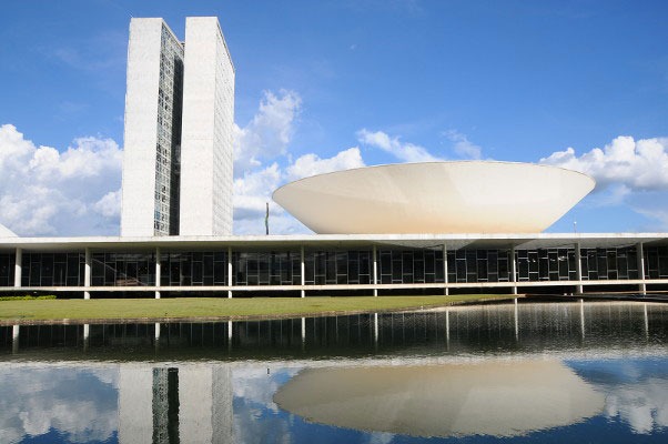 homem-e-preso-ao-tentar-entrar-na-camara-dos-deputados-com-documento-falso