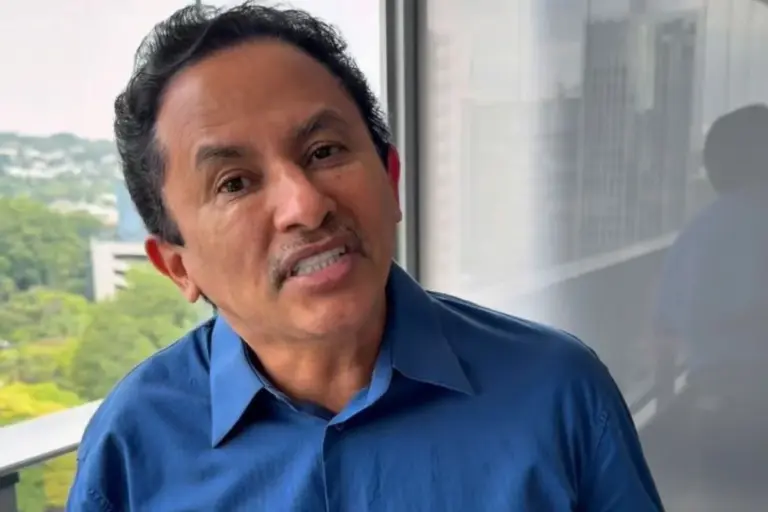 Quem é Manoel Gomes, cantor que perdeu fortuna e agora mora de favor