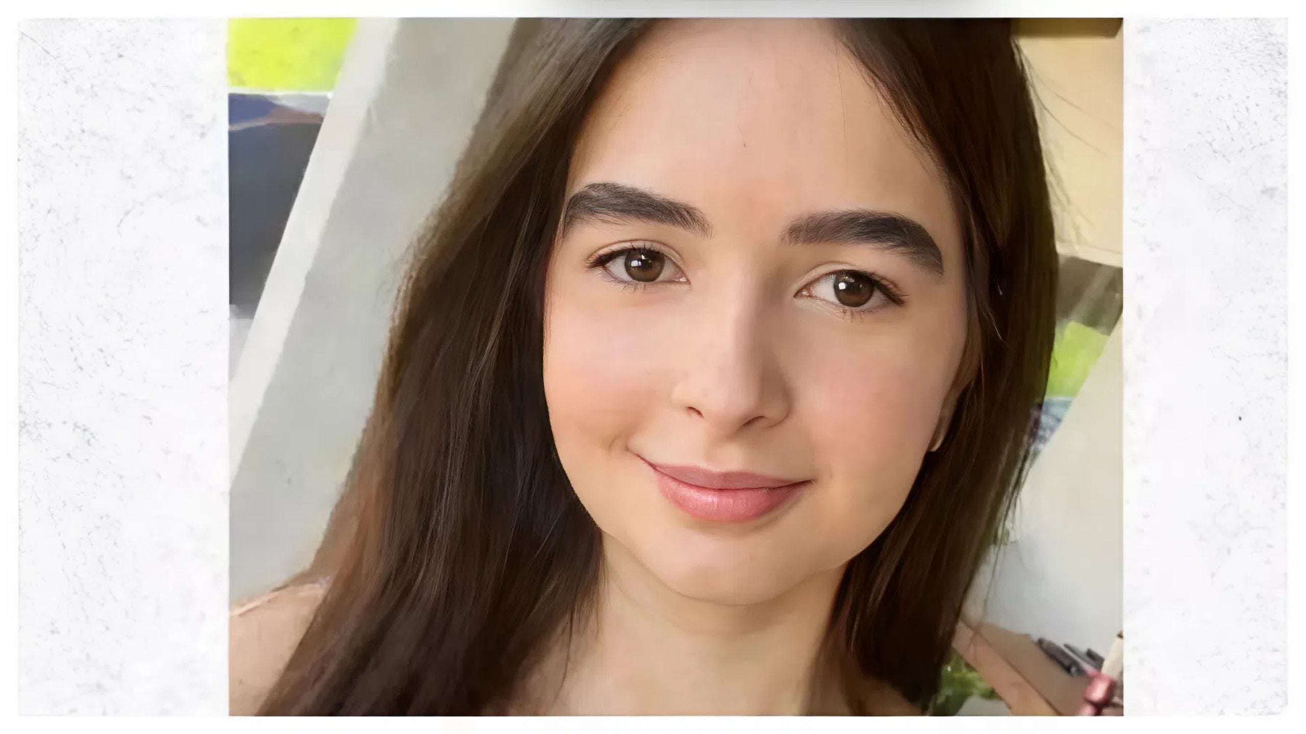 Jovem de 23 anos é encontrada morta após desaparecer; polícia investiga suspeita de estrangulamento e analisa imagens para identificar autor do crime.