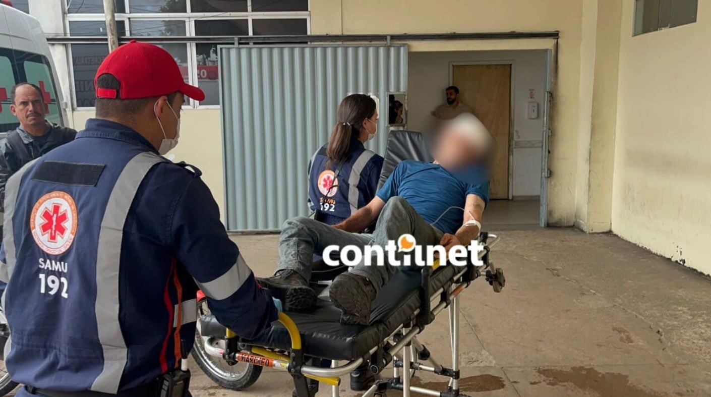 O Homem caminhava pela avenida quando decidiu atravessar a via pela faixa de pedestre. Nesse momento, foi surpreendido por um veículo