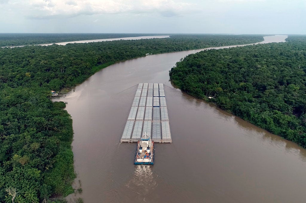 Governo revoga decreto que incluía hidrovias da Amazônia em programa de concessões após pressão de povos indígenas e críticas ambientais.