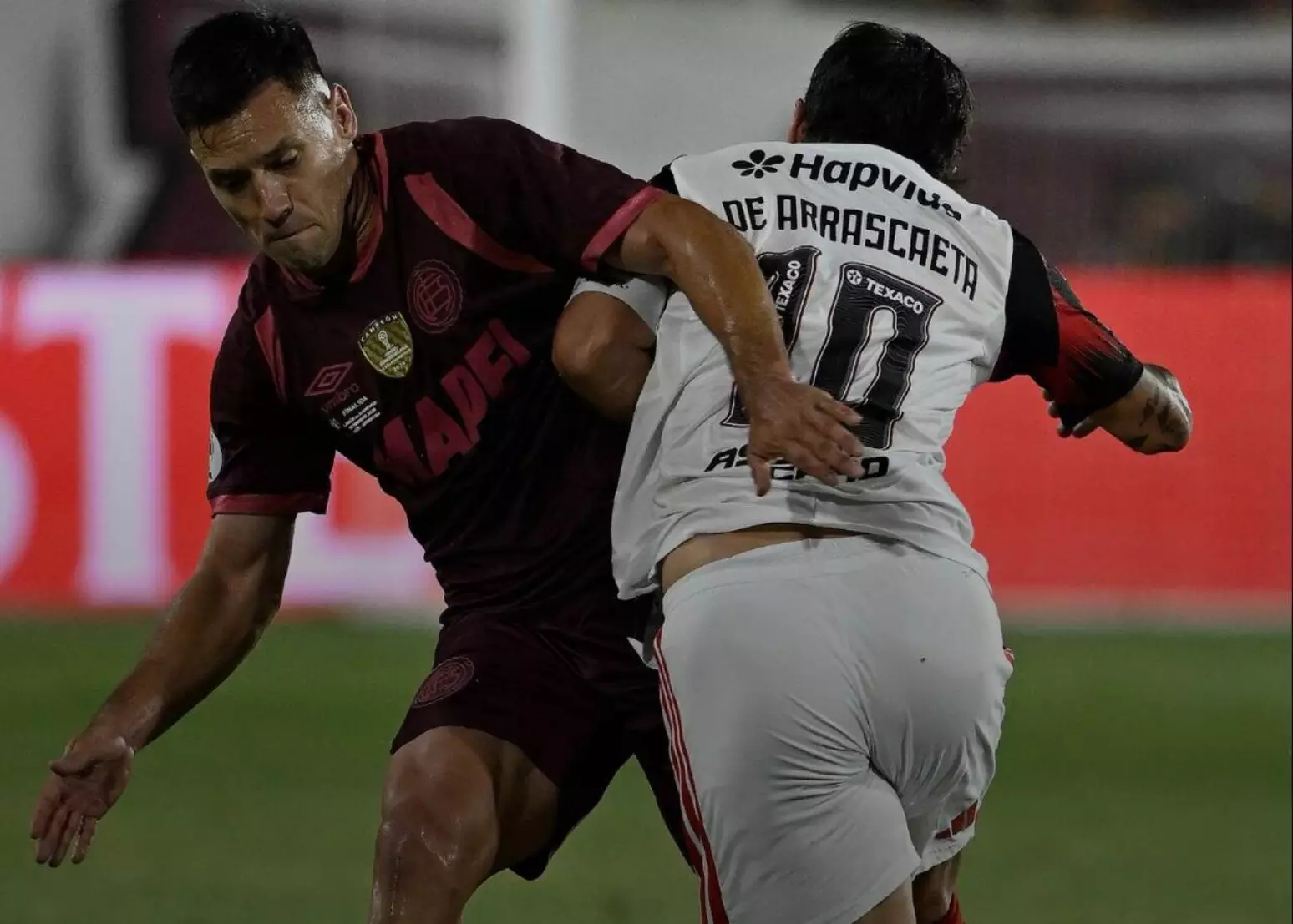 Rubro-Negro foi superado pelo Lanús por 1 a 0 em jogo de ida da Recopa. Flamengo terá que vencer por dois gols no jogo de volta.