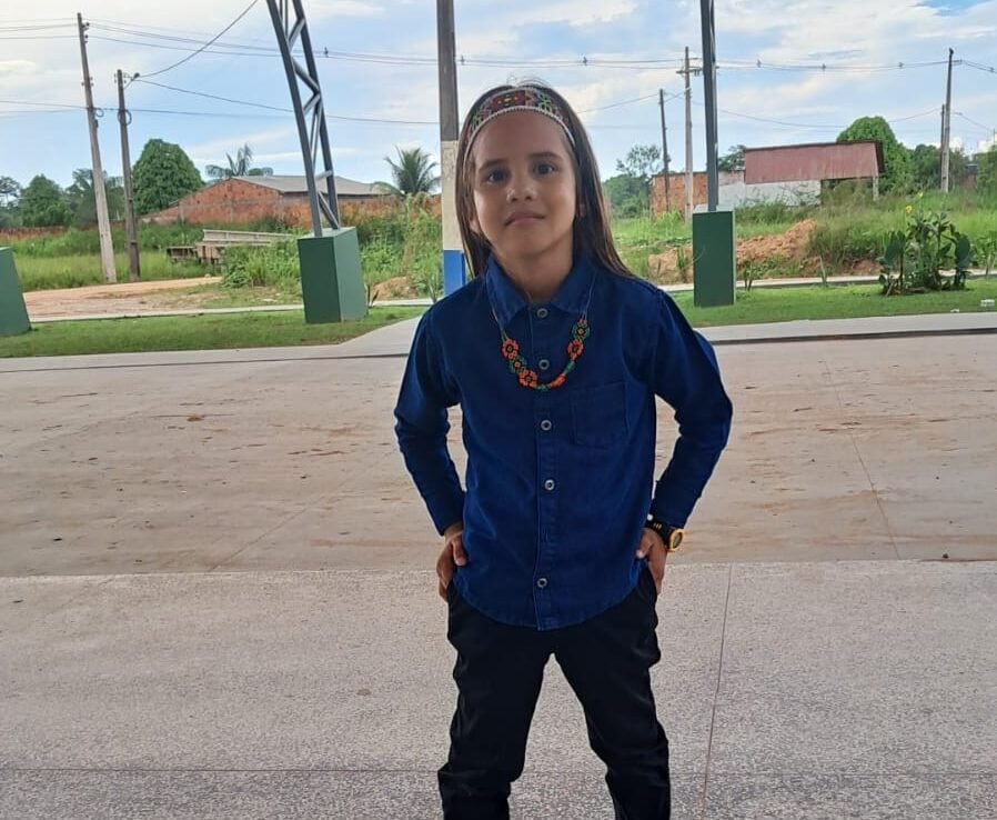 A criança de apenas 6 anos emocionou a internet ao homenagear o pai