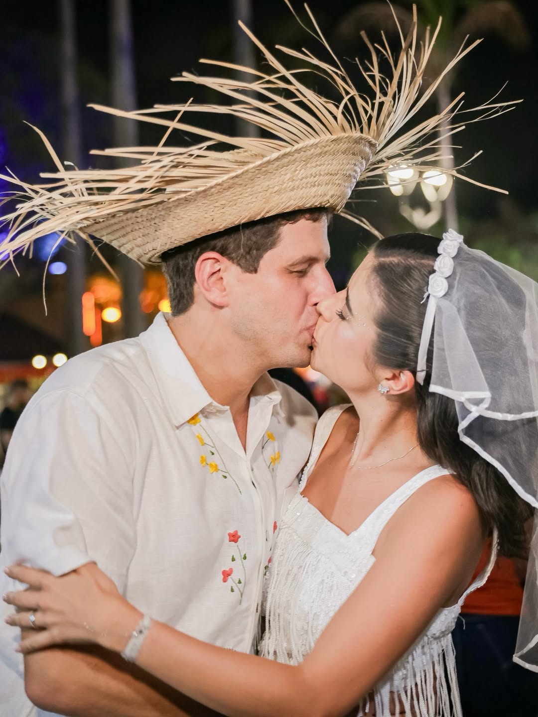 João Campos e Tabata Amaral celebram casamento em cerimônia com autoridades