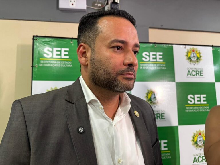 “Um marco para a Educação”, diz Aberson ao empossar mais de 700 novos servidores