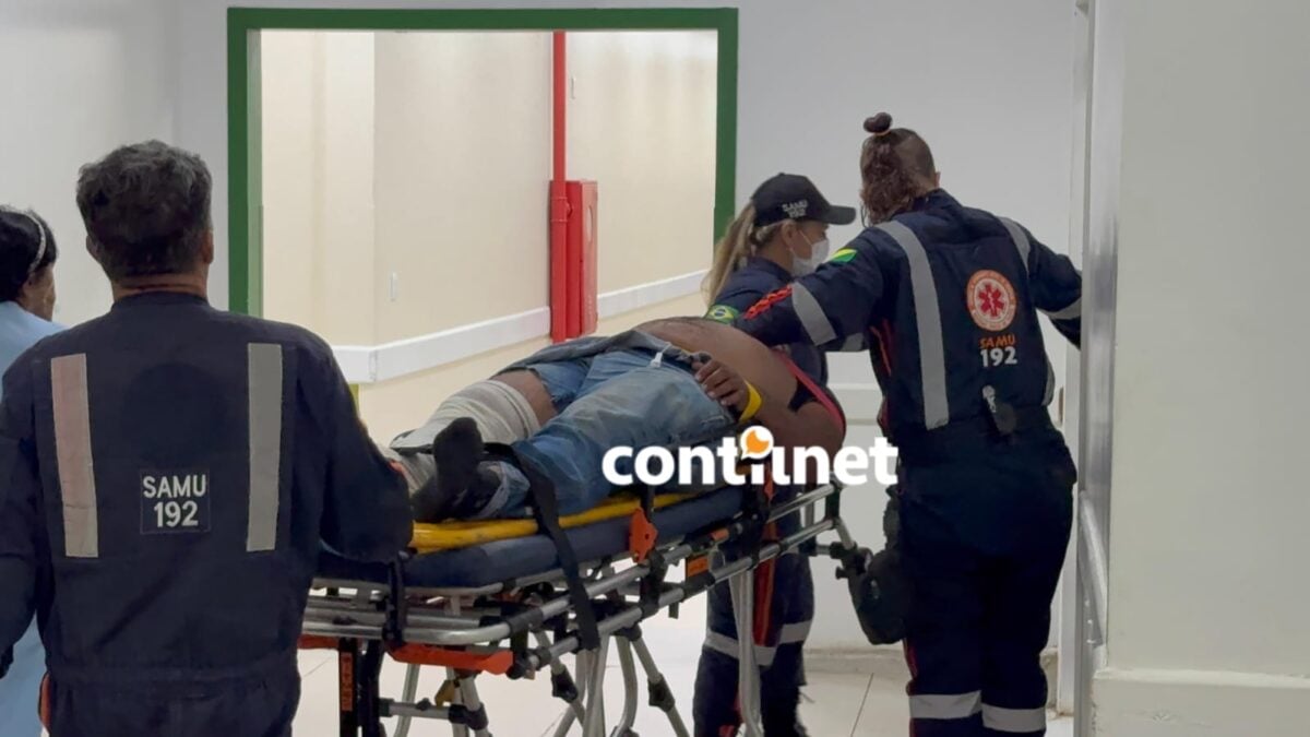 Kevin conduzia uma motocicleta Honda CG 160 Start, de cor vermelha, no sentido centro–bairro, quando acabou colidindo na parte traseira de uma Fiat Strada Adventure preta que estava estacionada na via