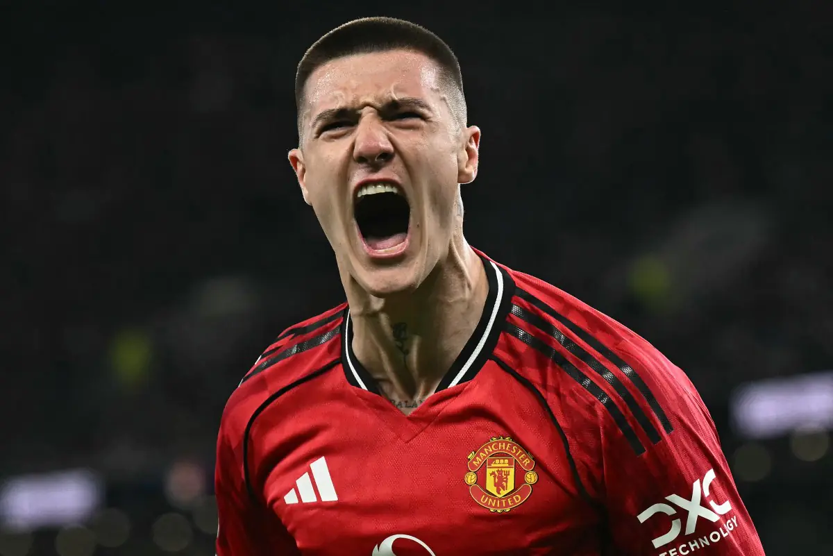 Benjamin Sesko brilha e “pressiona” Carrick por titularidade no United