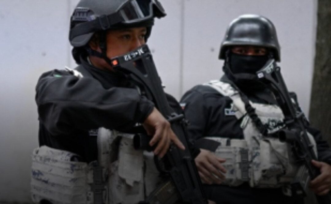 Companhias dos EUA e Canadá cancelam voos ao México após operação que matou Oseguera e gerou bloqueios e confrontos em Jalisco.