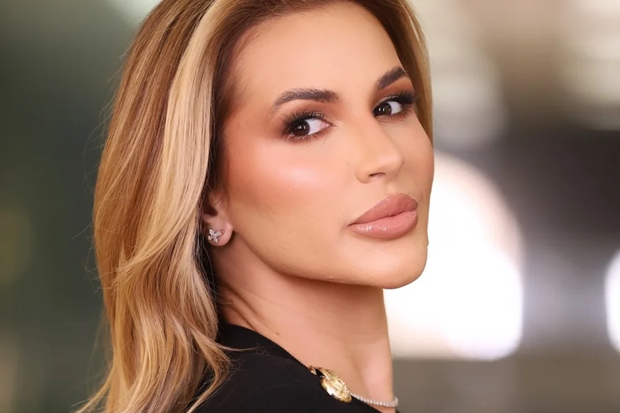 Deolane Bezerra em Paris; influenciadora estaria vivendo novo affair.