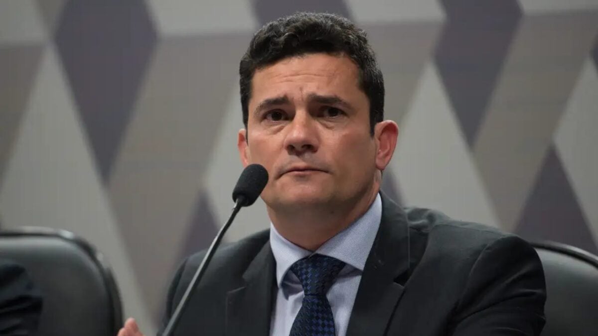 Sergio Moro questionou homenagem ao presidente durante o Carnaval e mencionou episódios da Lava Jato em publicação nas redes sociais.