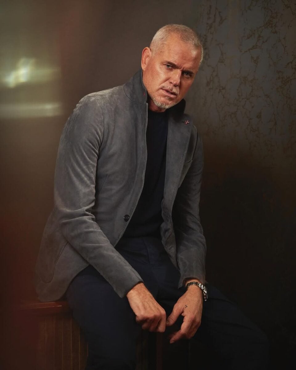 Ator ficou conhecido mundialmente por interpretar personagens intensos em séries dramáticas.