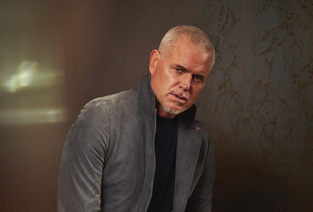 Ator ficou conhecido mundialmente por interpretar personagens intensos em séries dramáticas.