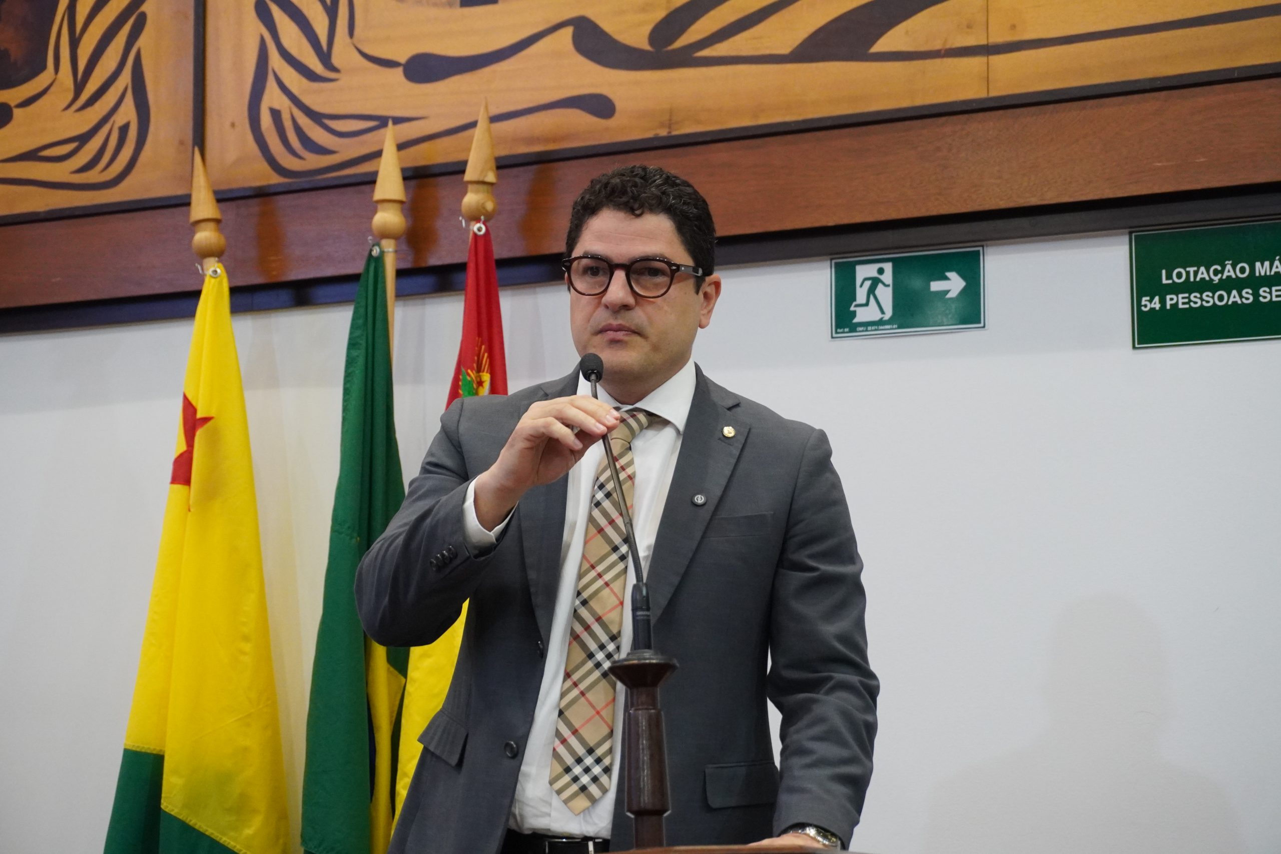 Com prazo perto do fim, Eduardo Ribeiro cobra convocação de aprovados do Idaf