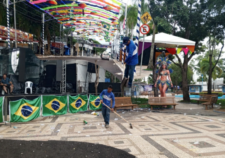Mais de 70 toneladas de lixo já foram recolhidas nos três primeiros dias de Carnaval em Rio Branco, segundo informações da prefeitura.