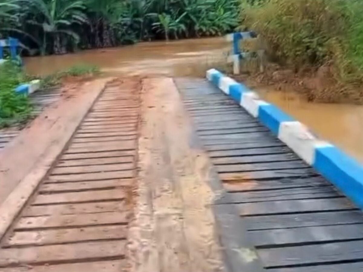 Transbordamento de igarapé deixa moradores de ramal isolados no interior do Acre