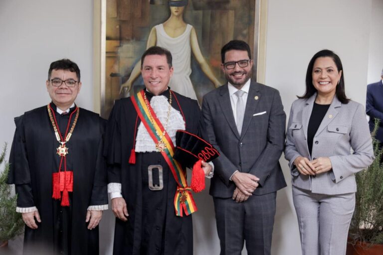 “Respeitar a independência dos poderes”, diz Gladson Camelí na abertura do ano judiciário