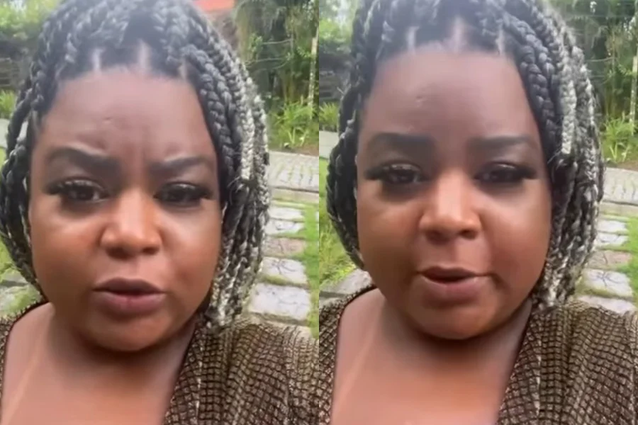 MC Carol é assaltada por criminosos armados com fuzis em São Gonçalo, Rio de Janeiro.