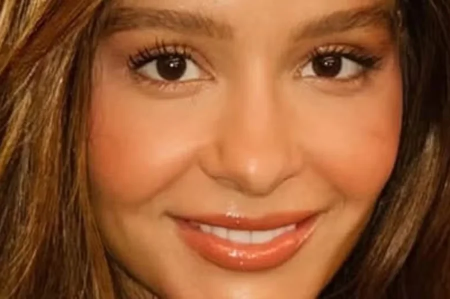 Maiara, da dupla com Maraisa, exibe novo visual após diagnóstico de alopecia.