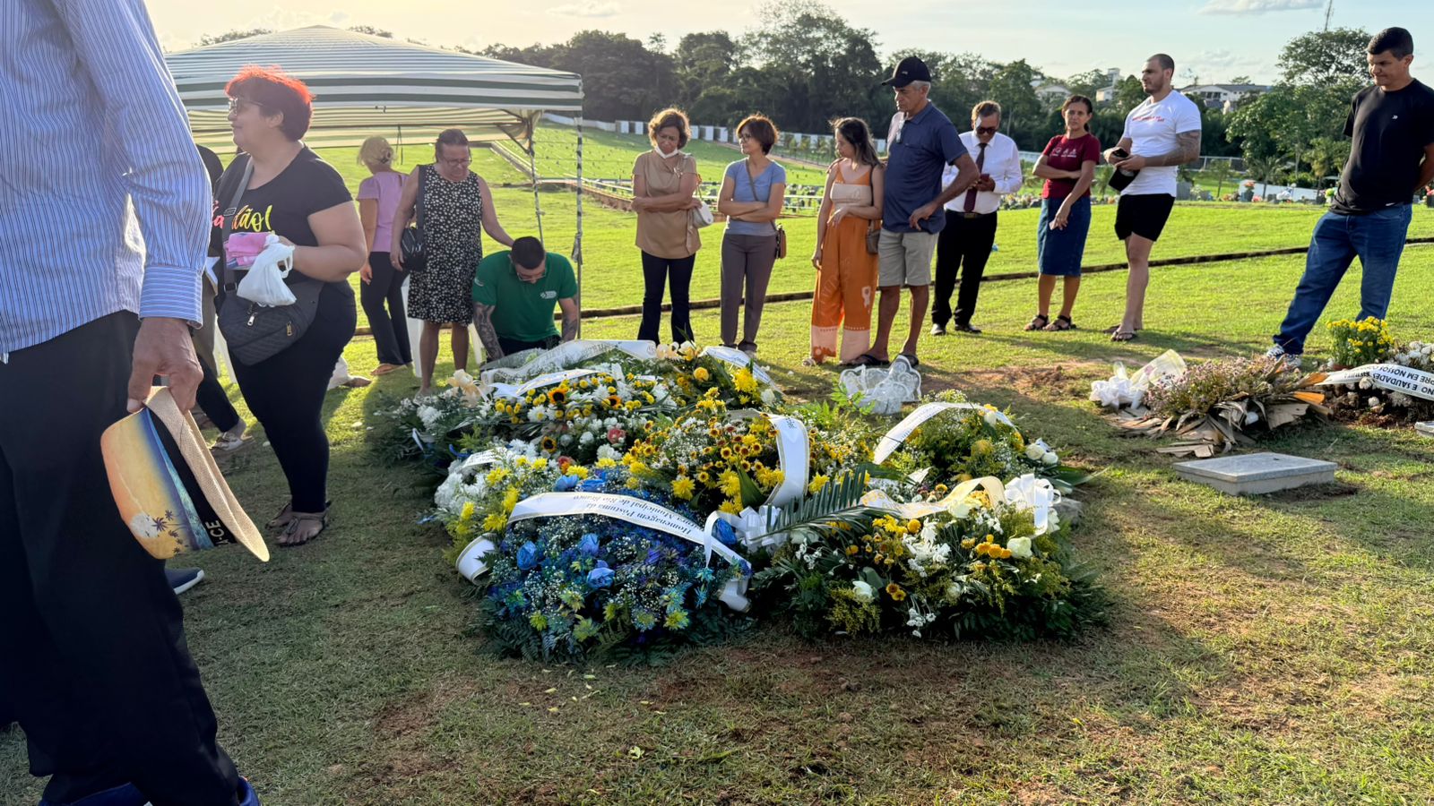 A despedida emocionou amigos, clientes e funcionários, que acompanharam o cortejo em clima de respeito e gratidão 