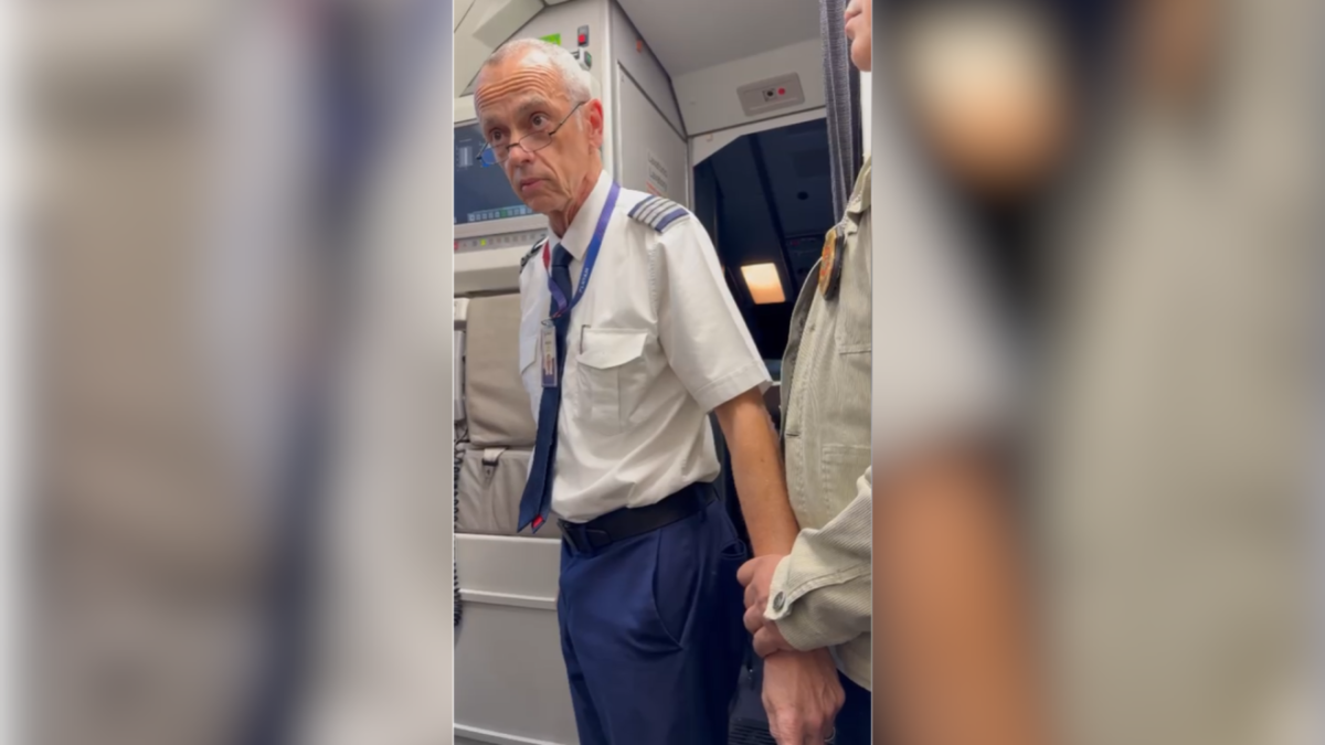 Mãe mandava vídeos da filha para piloto de avião preso, revela polícia Mãe mandava vídeos da filha para piloto de avião preso, revela polícia