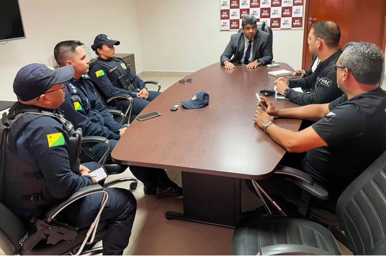 Durante a reunião, foram discutidas medidas para melhorar o fluxo de informações entre os órgãos