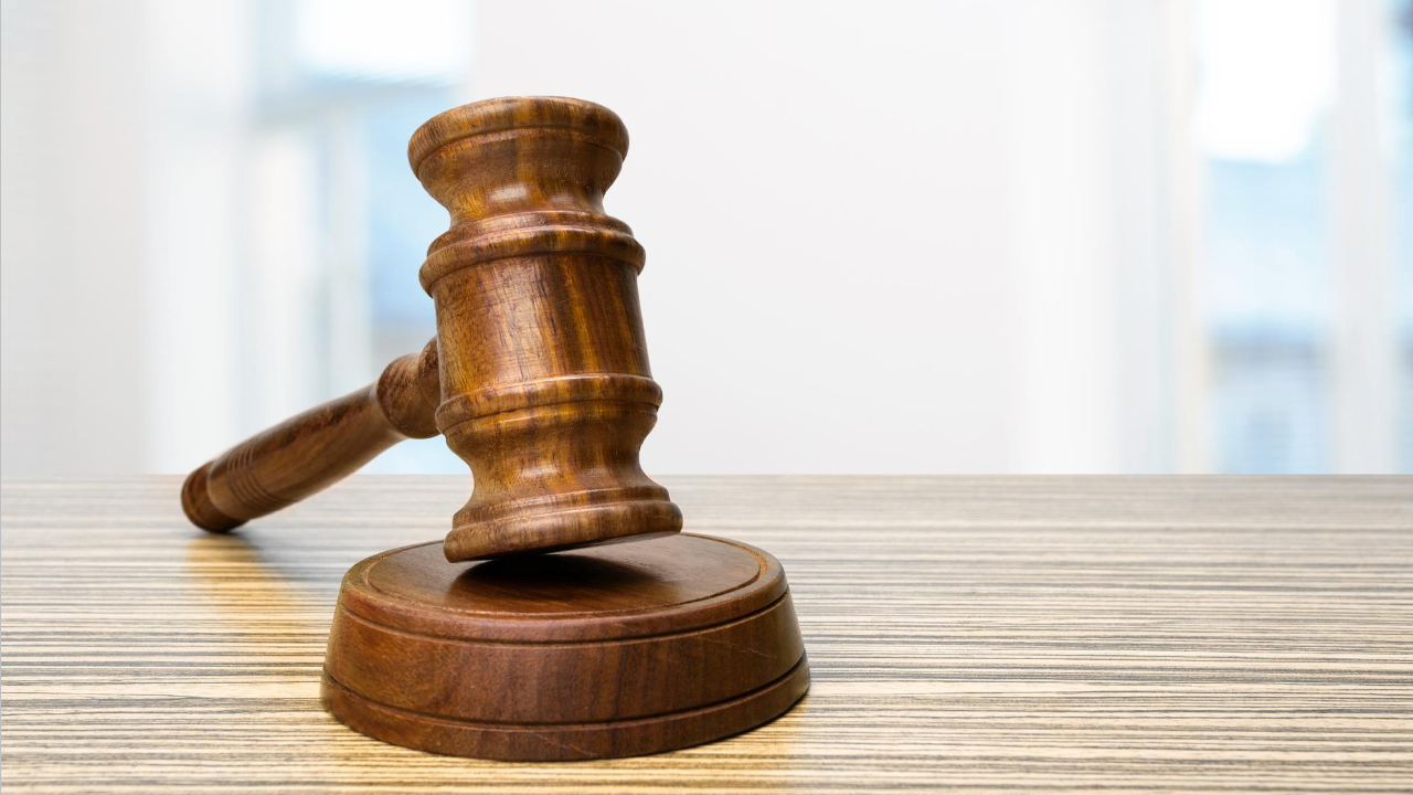 Corte dos EUA analisa se lei de 1977 autoriza tarifas amplas sem aval do Congresso.