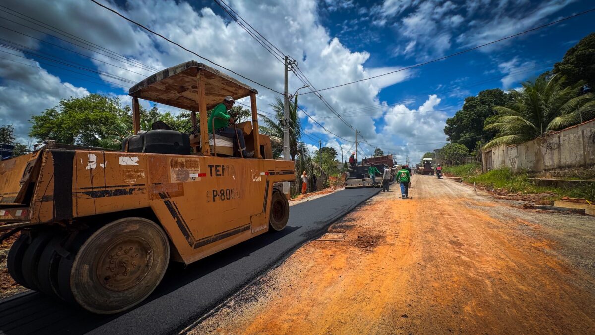 A obra beneficia diretamente 500 famílias que dependem da via para acessar serviços, escolas, outros bairros e regiões da cidade