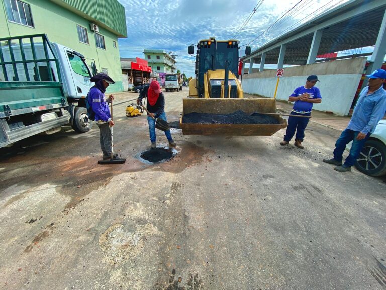 Prefeitura de Cruzeiro do Sul segue com operação tapa buracos em três pontos da cidade