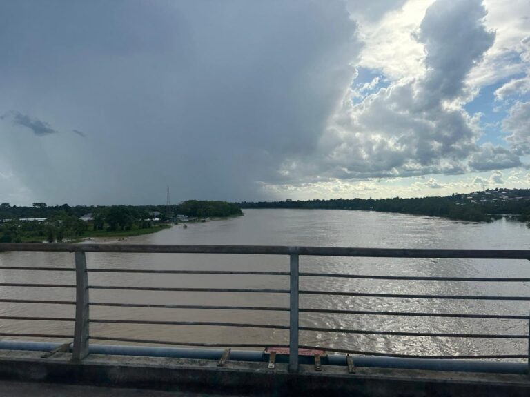 Rio Juruá permanece estável em Cruzeiro do Sul, mas Defesa Civil espera elevação