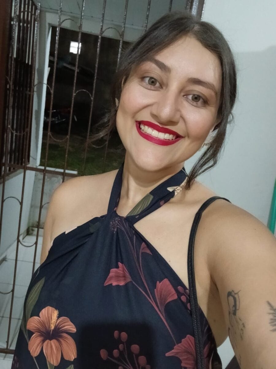 No Fevereiro Roxo, professora universitária Gabriella de Lima Brasil, de 27 anos, descreve a realidade de quem vive com fibromialgia. 
