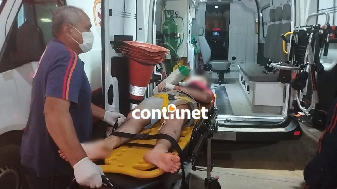 Um motociclista de 20 anos ficou ferido após cair de motocicleta na AC-40, entre Senador Guiomard e Rio Branco. Ele sofreu escoriações e suspeita de fratura, mas está estável.