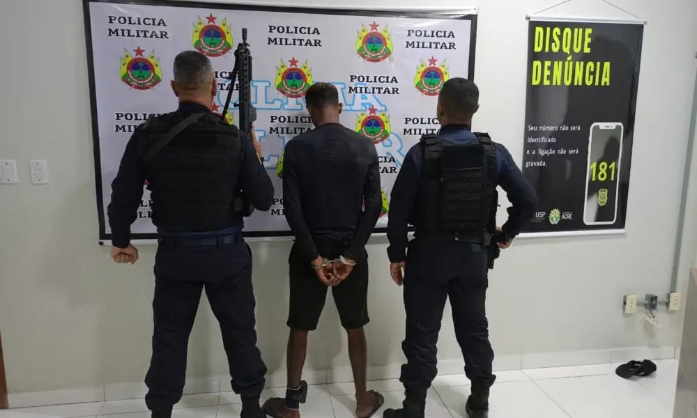 Elissandro Lima foi preso pela Polícia Militar na tarde deste sábado (7), no município de Porto Walter, após a constatação de um mandado de prisão em aberto em seu nome.