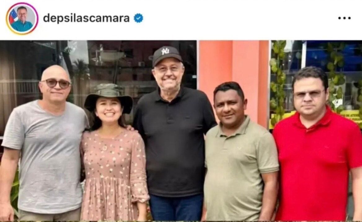 Deputada volta a acusar ex-marido, cita suposta traição e questiona obra milionária que, segundo ela, estaria abandonada.