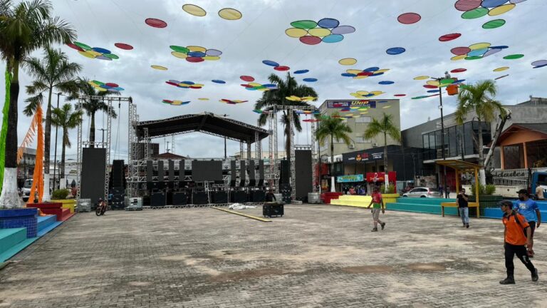 A Prefeitura de Cruzeiro do Sul realizou vistoria técnica na estrutura montada para o Carnaval 2026, que será realizado na Praça Orleir Cameli.