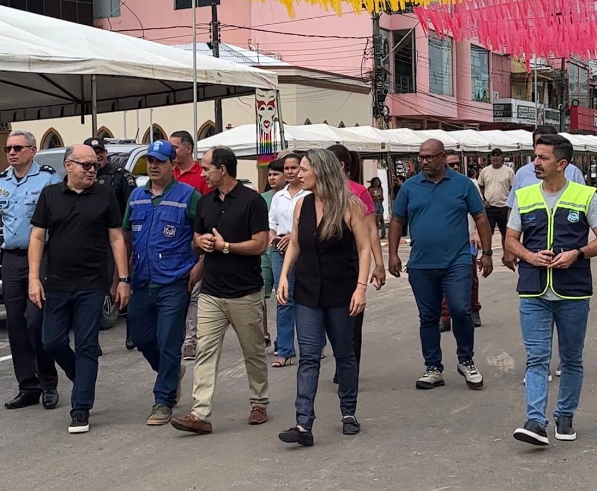 A Prefeitura de Cruzeiro do Sul realizou vistoria técnica na estrutura montada para o Carnaval 2026, que será realizado na Praça Orleir Cameli.