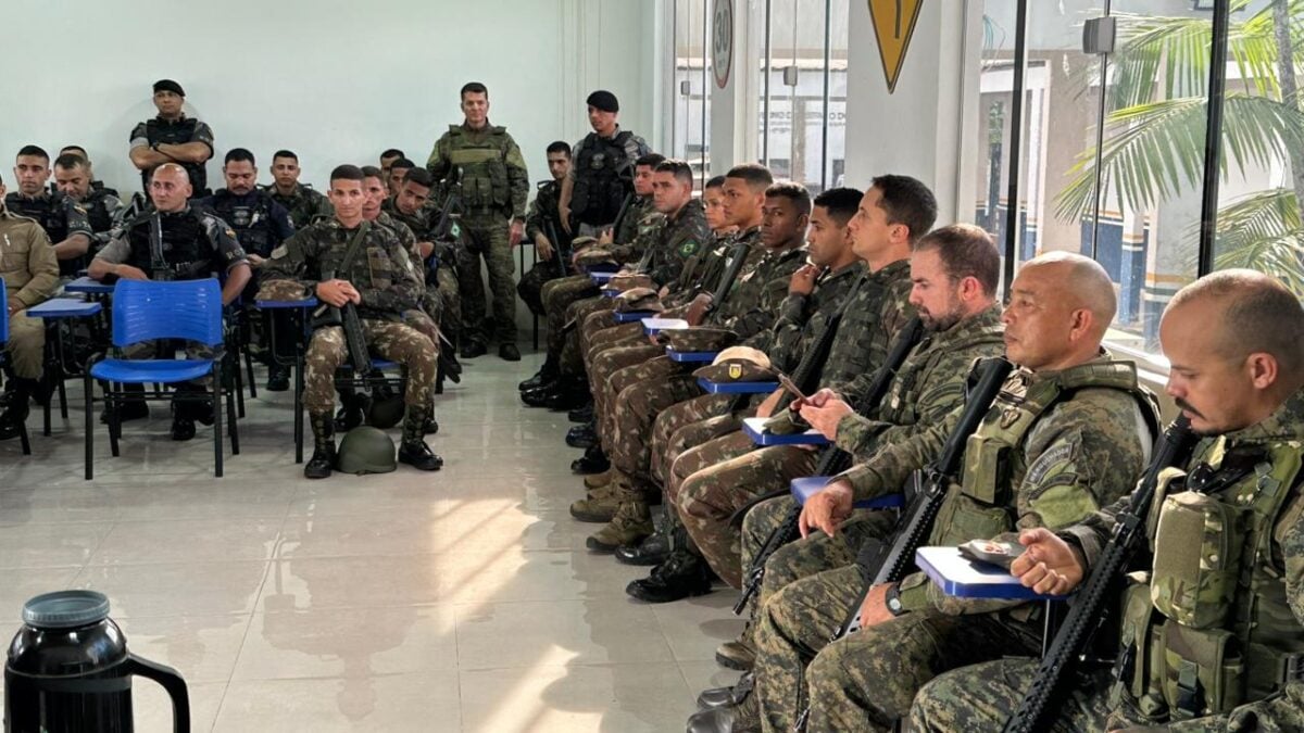 A operação conta com a participação da Polícia Militar do Acre, do Exército Brasileiro, da Polícia Rodoviária Federal, da Polícia Federal e de outras forças de segurança que atuam na região de fronteira