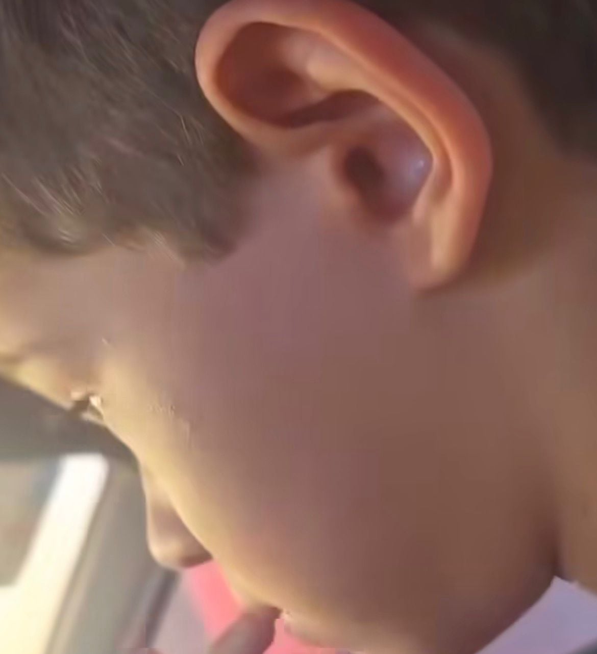 Menino desabafa após colega partir seu coração para a mãe; vídeo emociona e gera debate sobre frustração infantil