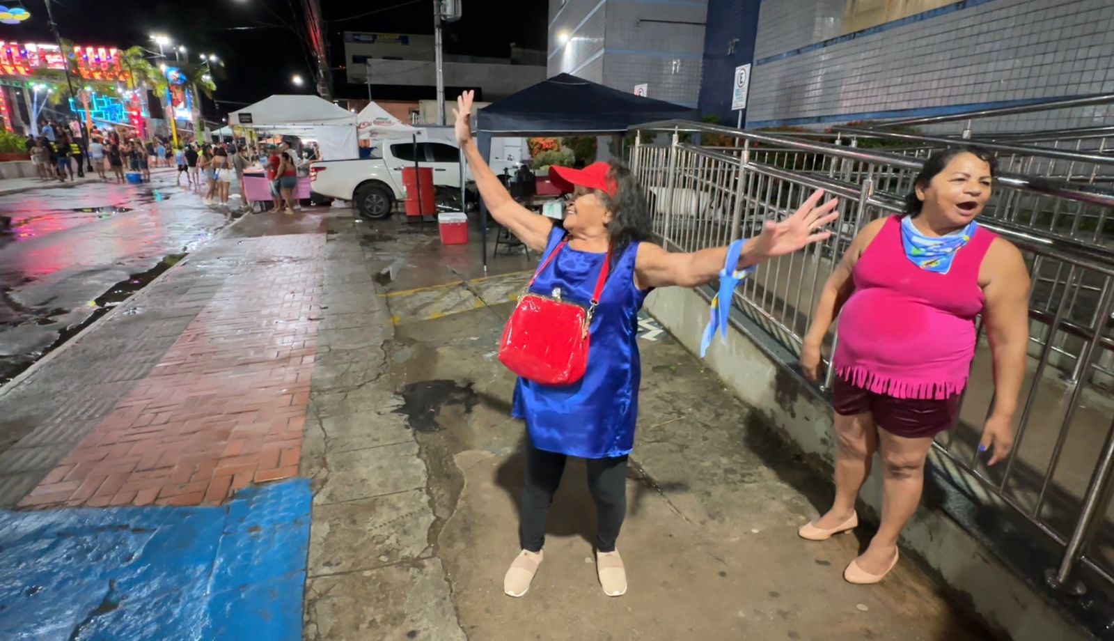 Frequentadora assídua, Dona Ju enfrentou a chuva e participou do encerramento do Carnaval Cultural com entusiasmo e espírito jovem.