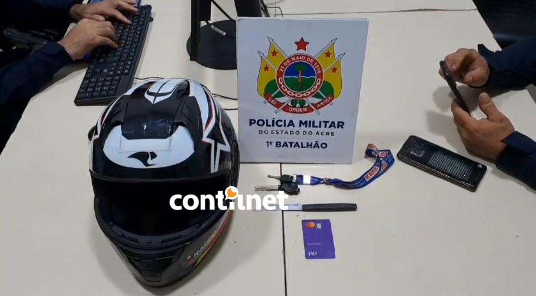 Homem foi preso após ser flagrado com moto roubada durante patrulhamento da PM. Veículo havia sido levado minutos antes em outro bairro da capital.