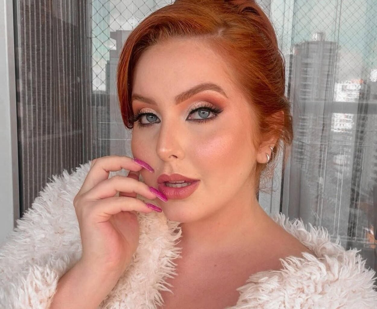 A jovem influenciadora Maria Rita Rodrigues faleceu aos 25 anos após mal súbito, gerando comoção entre seguidores e amigos nas redes sociais