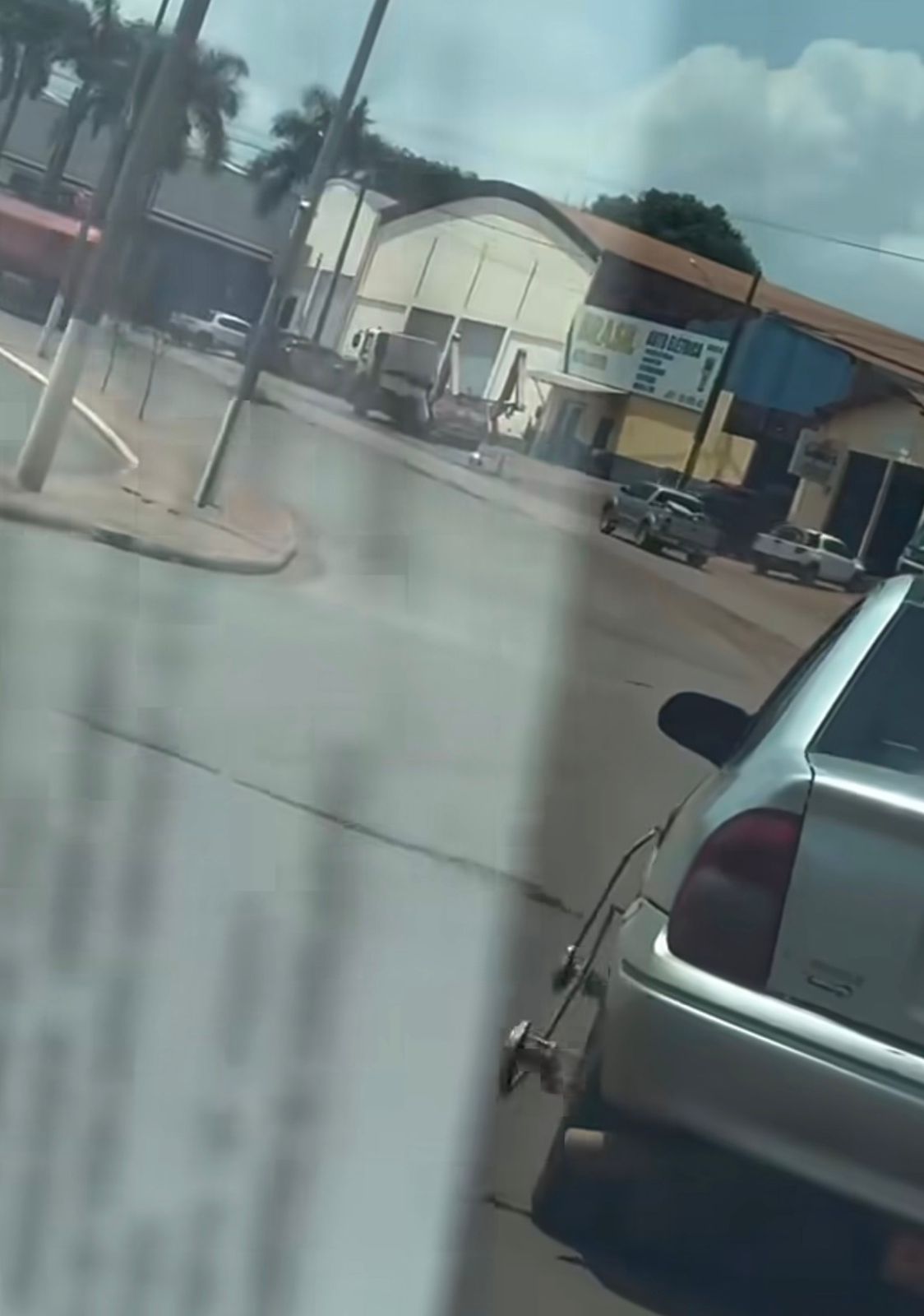 Corsa com sistema de calibragem automática típico de veículos pesados e gera repercussão bem-humorada na internet.