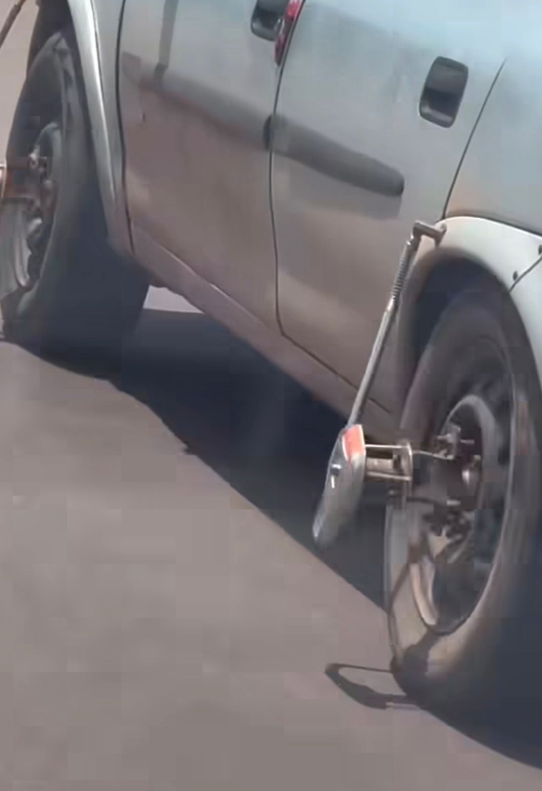 Vídeo gravado em Parauapebas mostra Corsa com sistema de calibragem automática típico de veículos pesados e gera repercussão bem-humorada na internet.