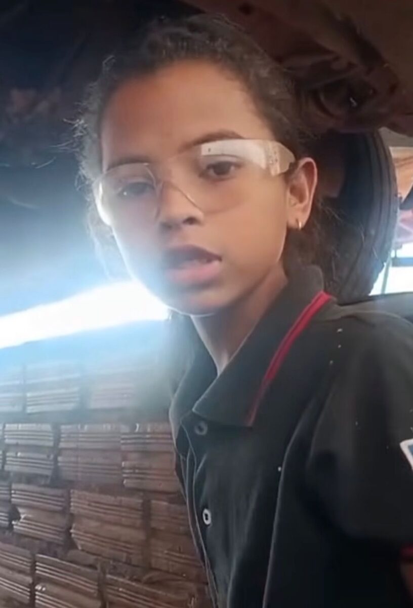 Ana Beatriz, do interior do Maranhão, viraliza ao mostrar rotina como mecânica e dar dicas sobre troca de óleo e cuidados com filtro.