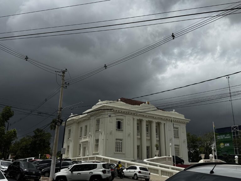 Mais água! Inmet emite novo alerta de chuvas intensas para o Acre com ventos de até 60 km/h